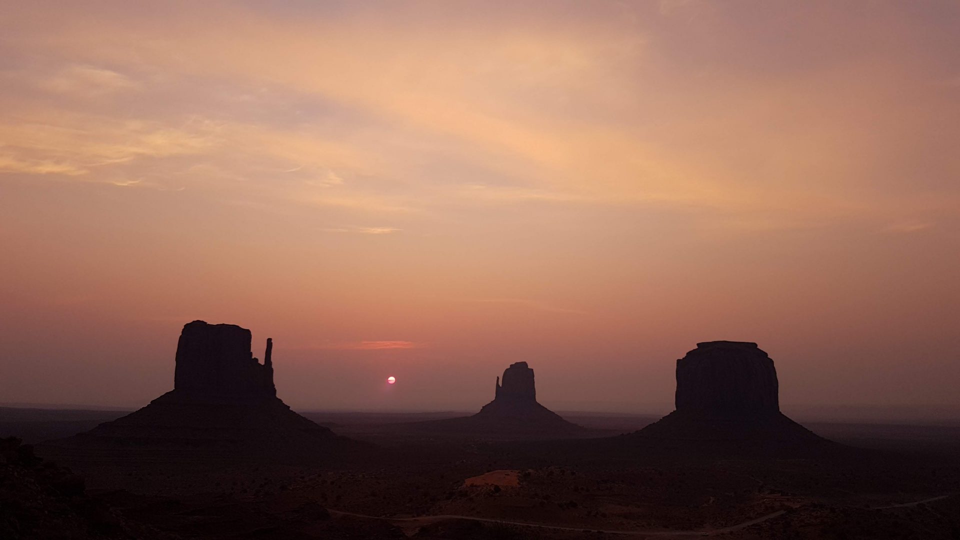 Ouest Américain Lever de soleil sur Monument Valley