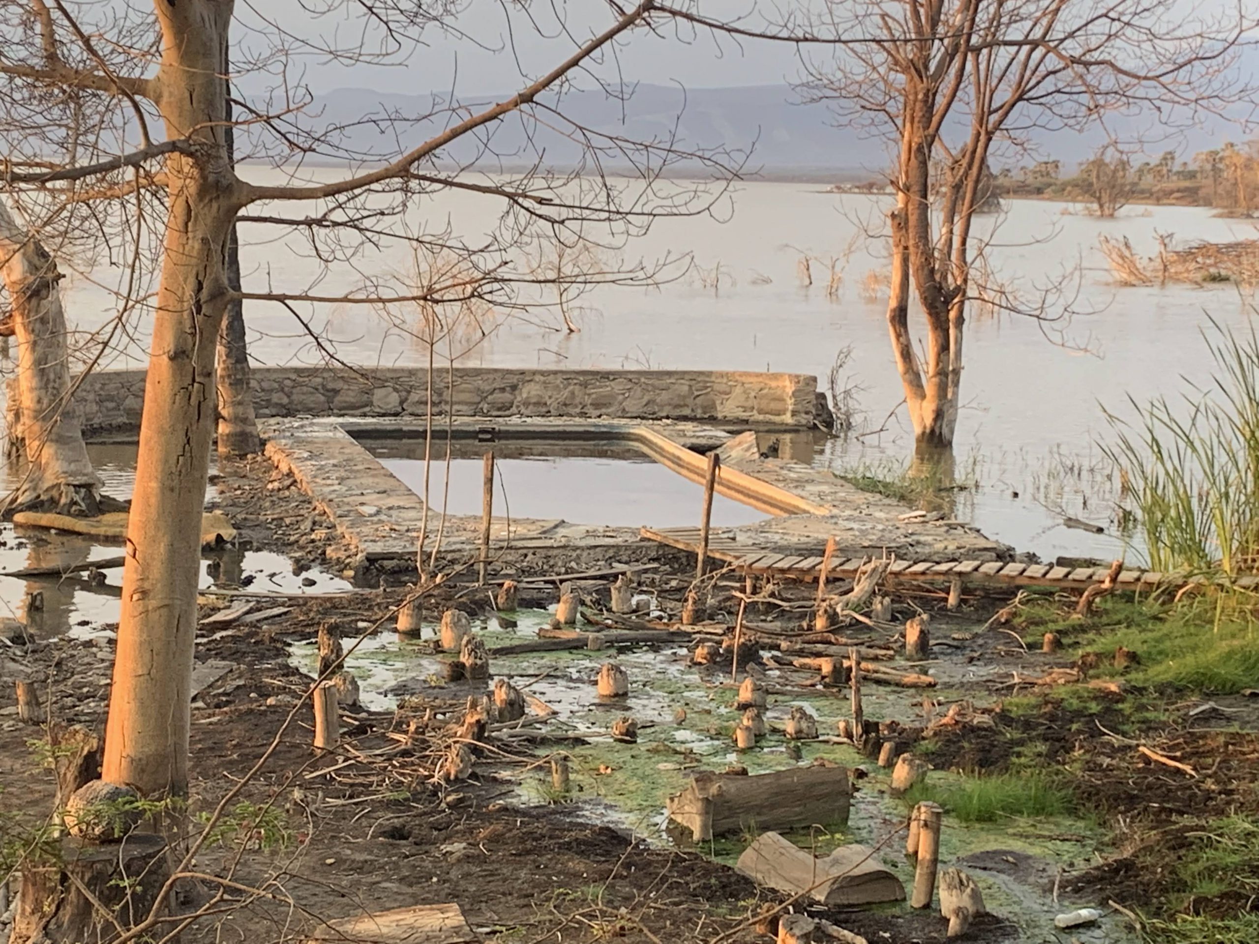 Piscine inondée au Kisima Ngdea