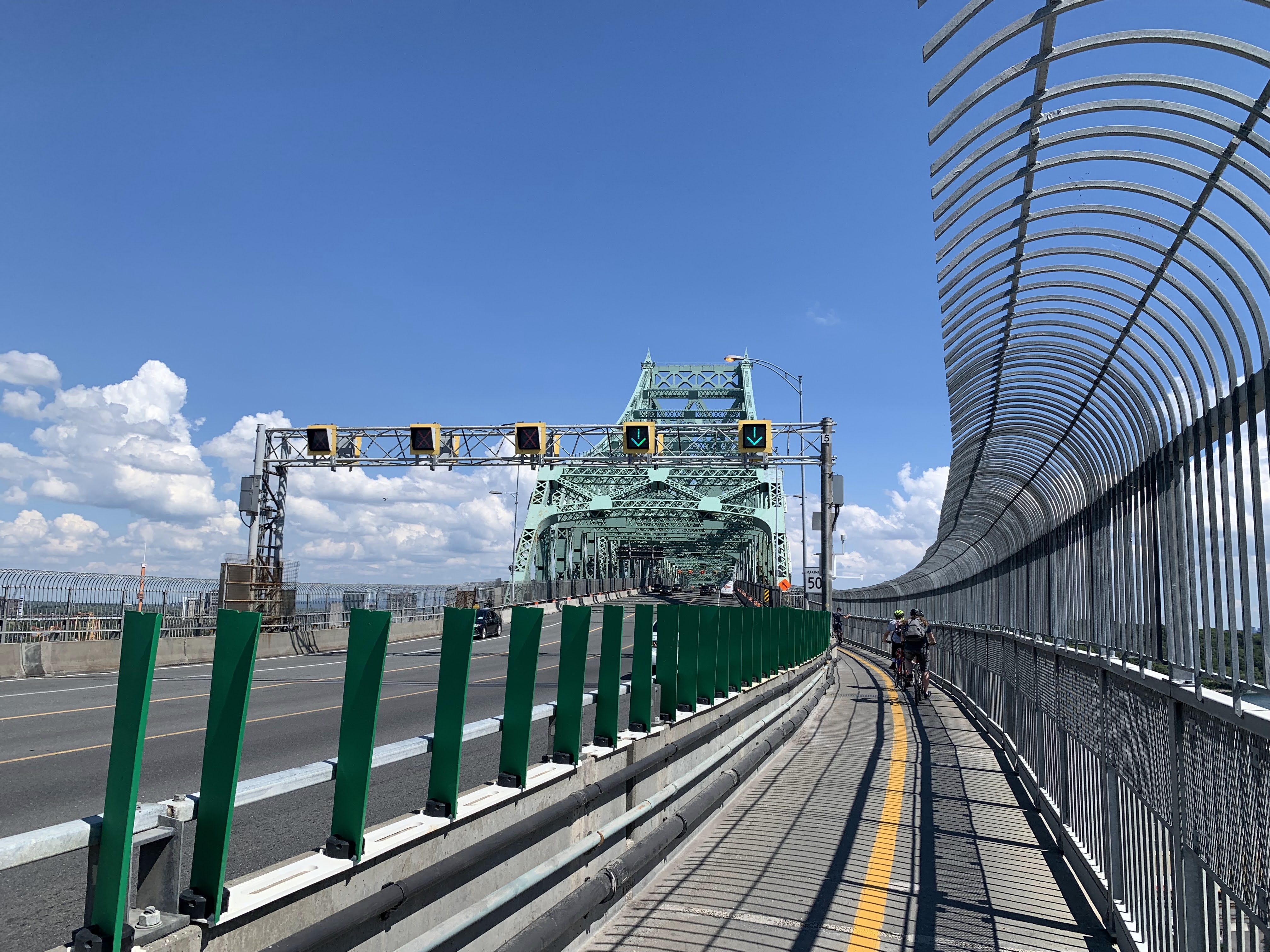 Sur le pont Jacques-Cartier