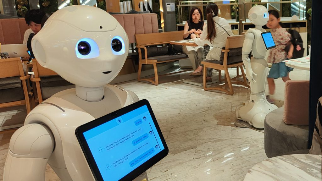 Pepper Parlor, le robot qui nous tient compagnie