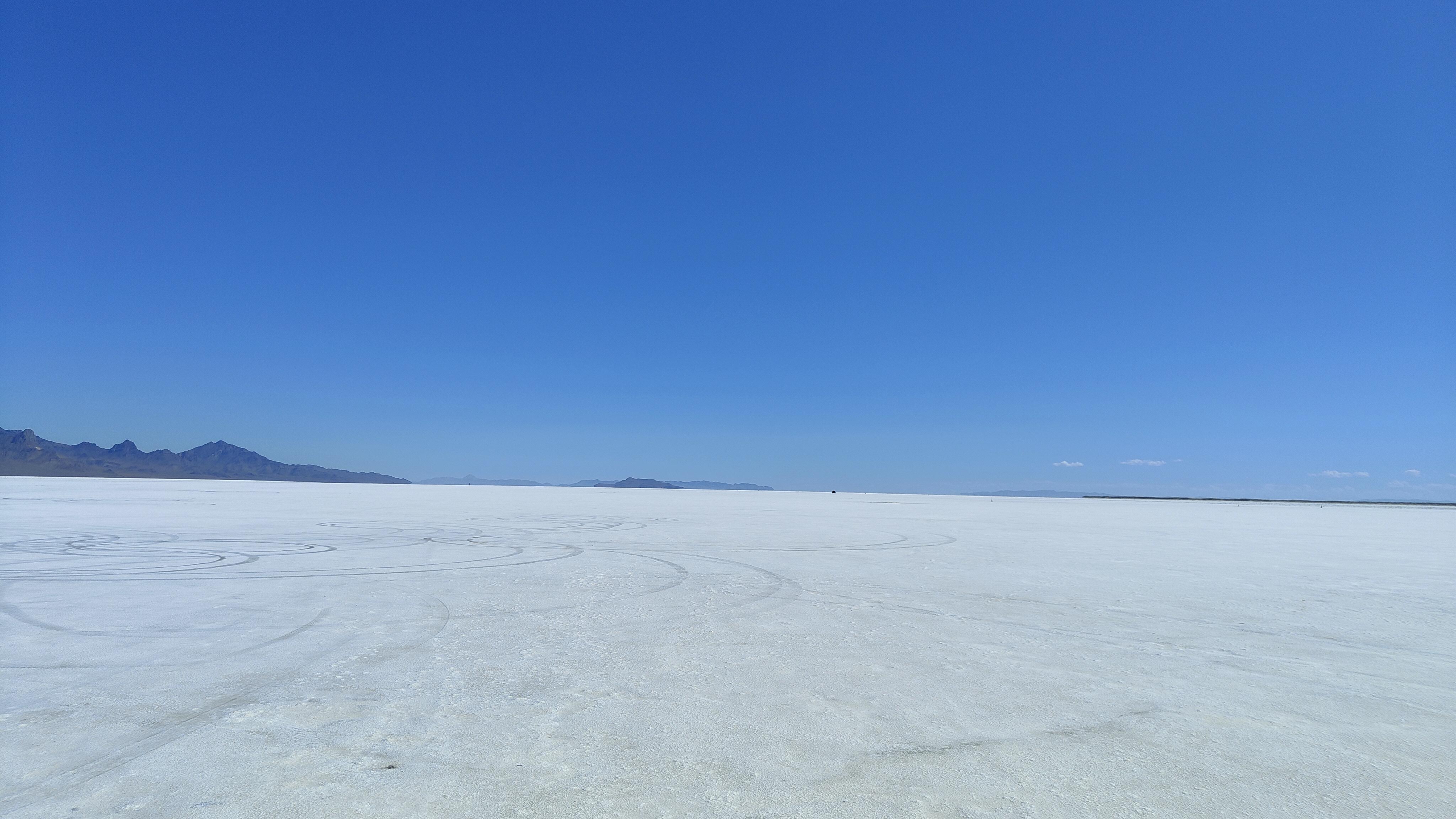Sur le lac salé à Bonneville Salt Flats