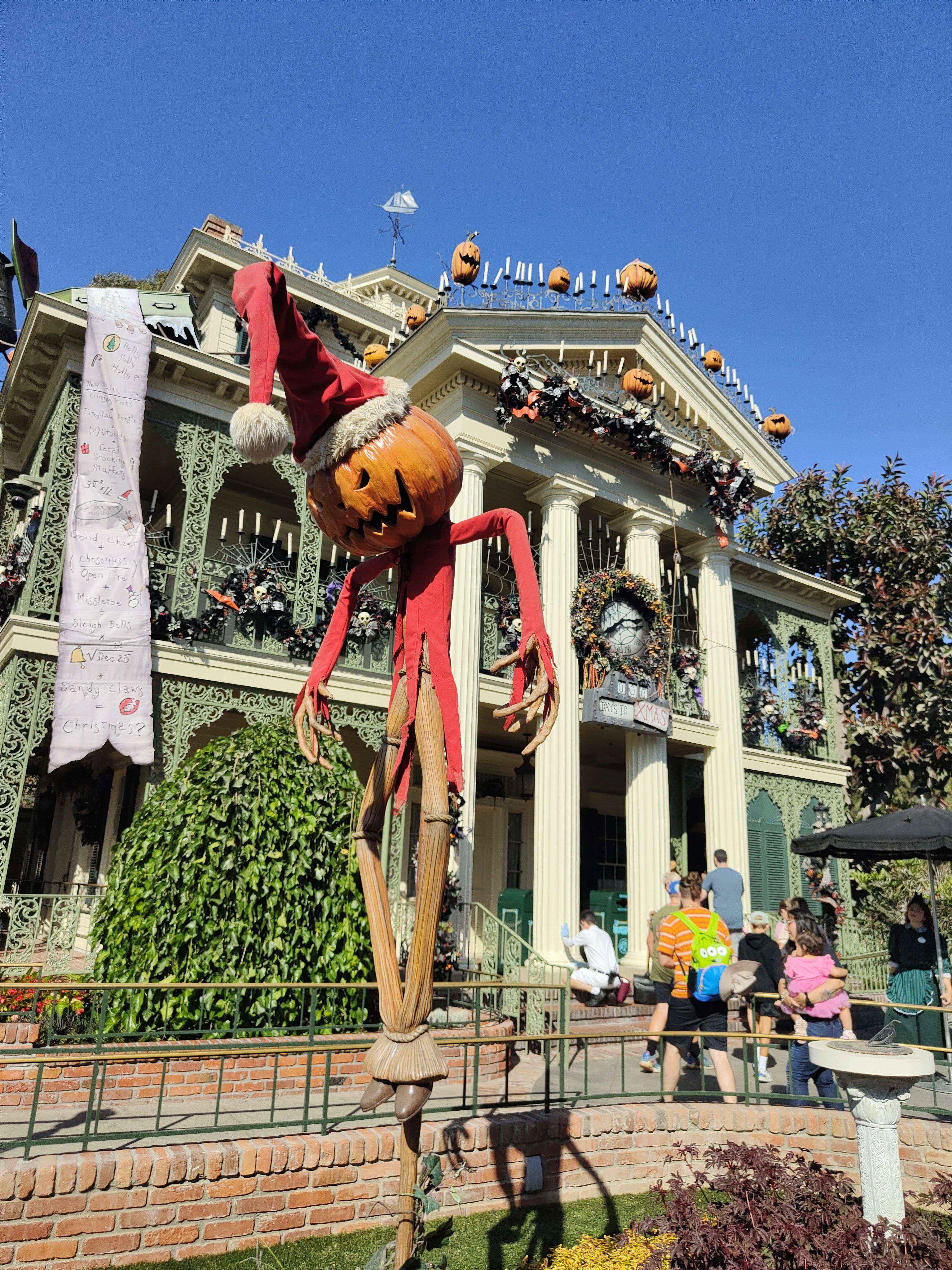 Haunted Mansion à Disneyland en version Halloween