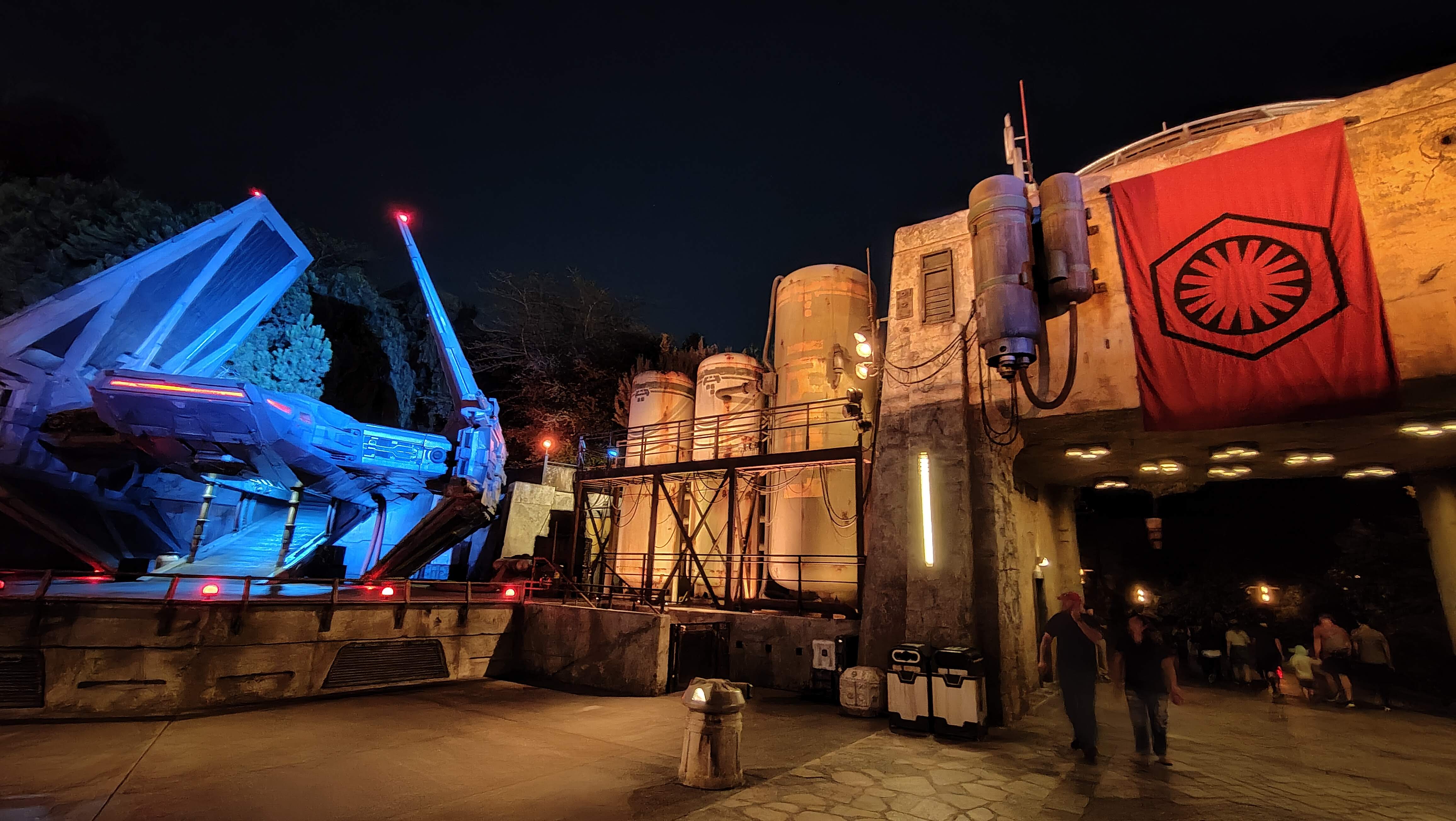 Star Wars: Galaxy's Edge de nuit à Disneyland