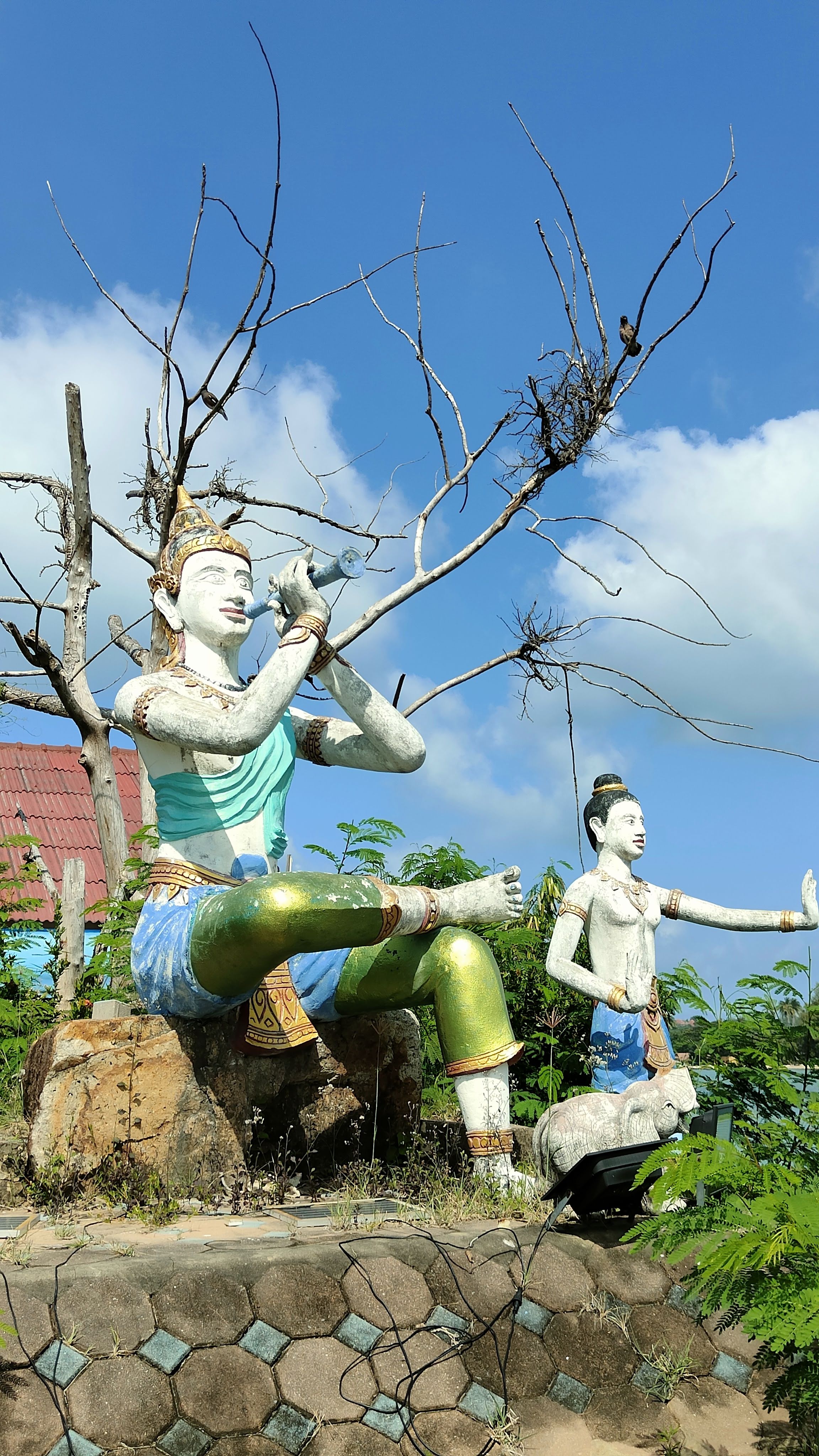 Statues à Wat Phra Yai