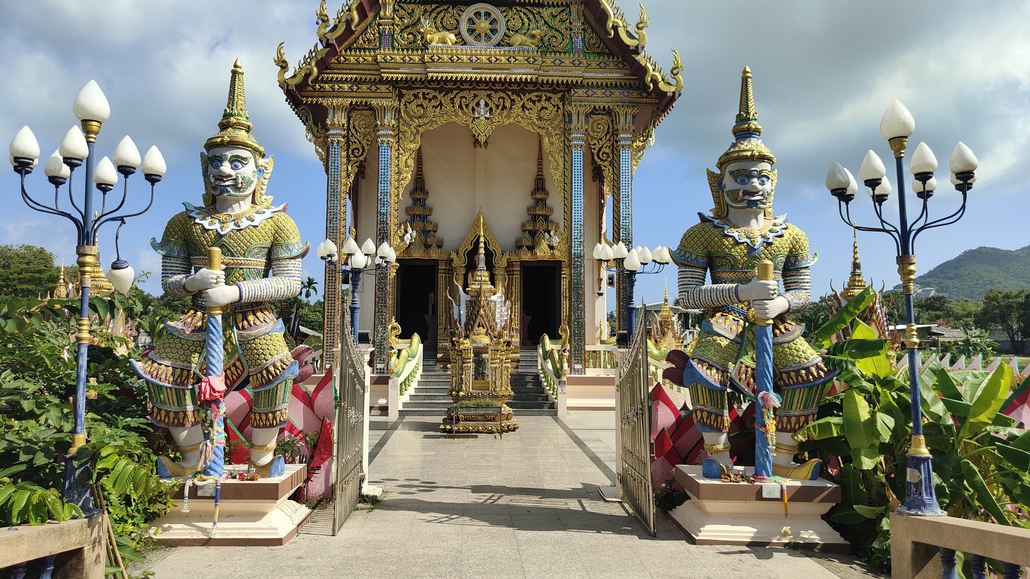 Wat Plai Laem