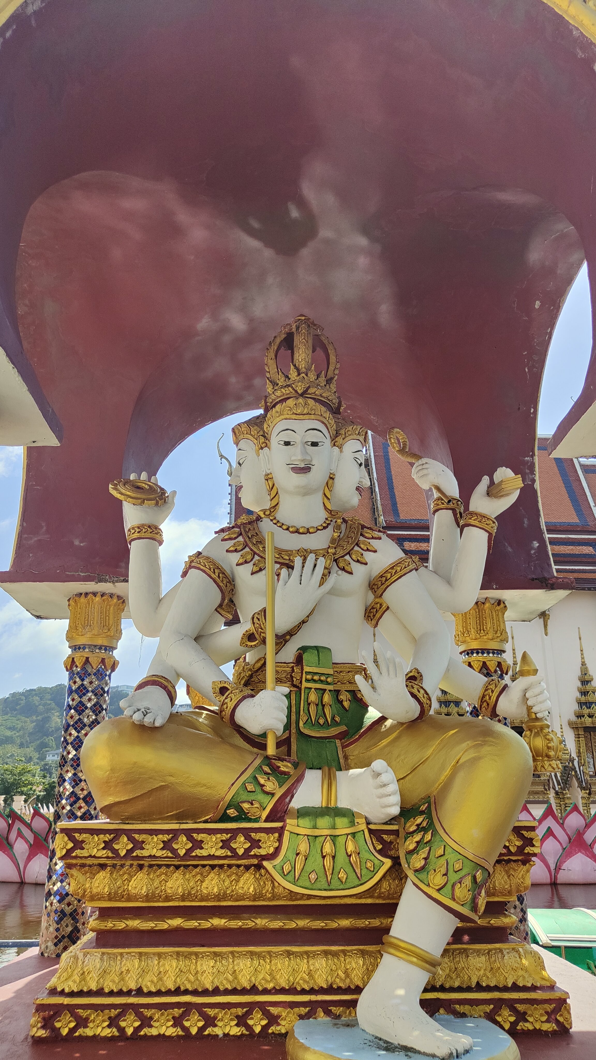 Wat Plai Laem