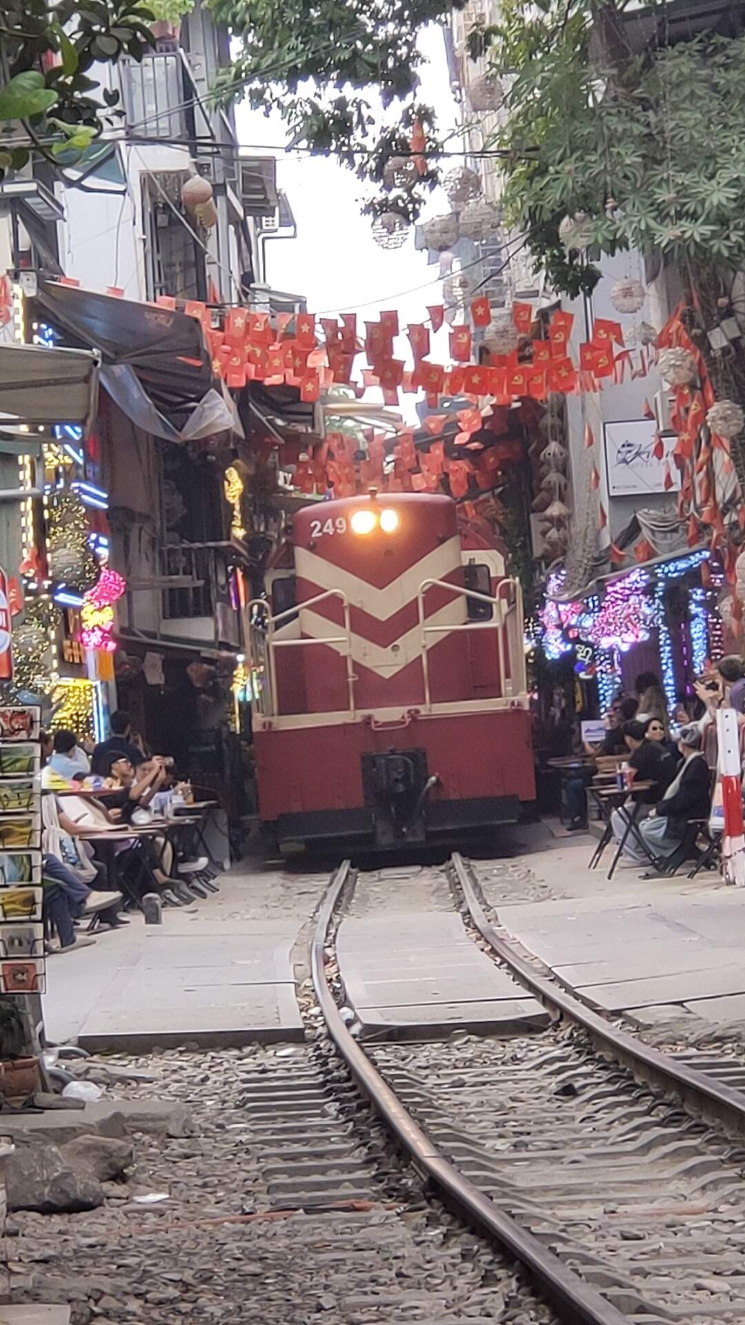 Train Street de jour