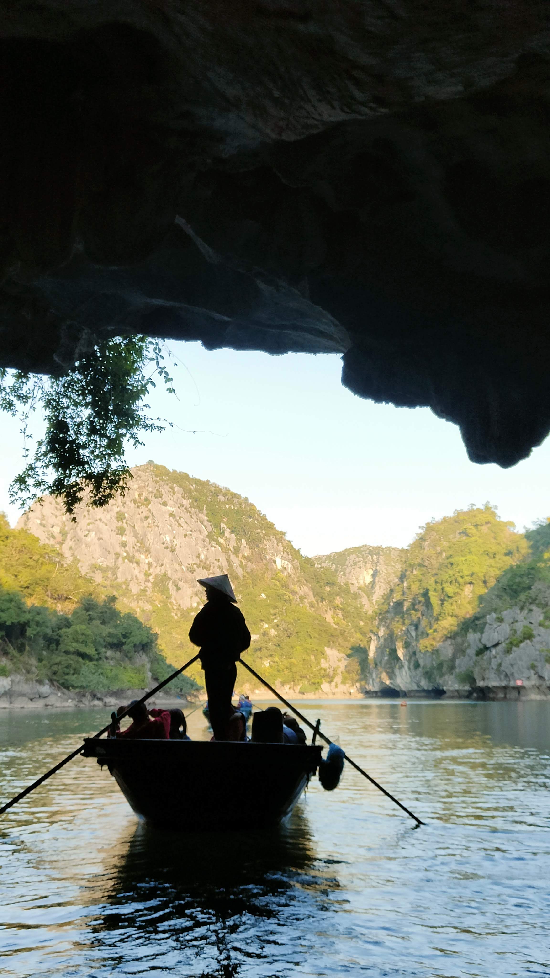 Grotte lumineuse de la baie de Ha Long