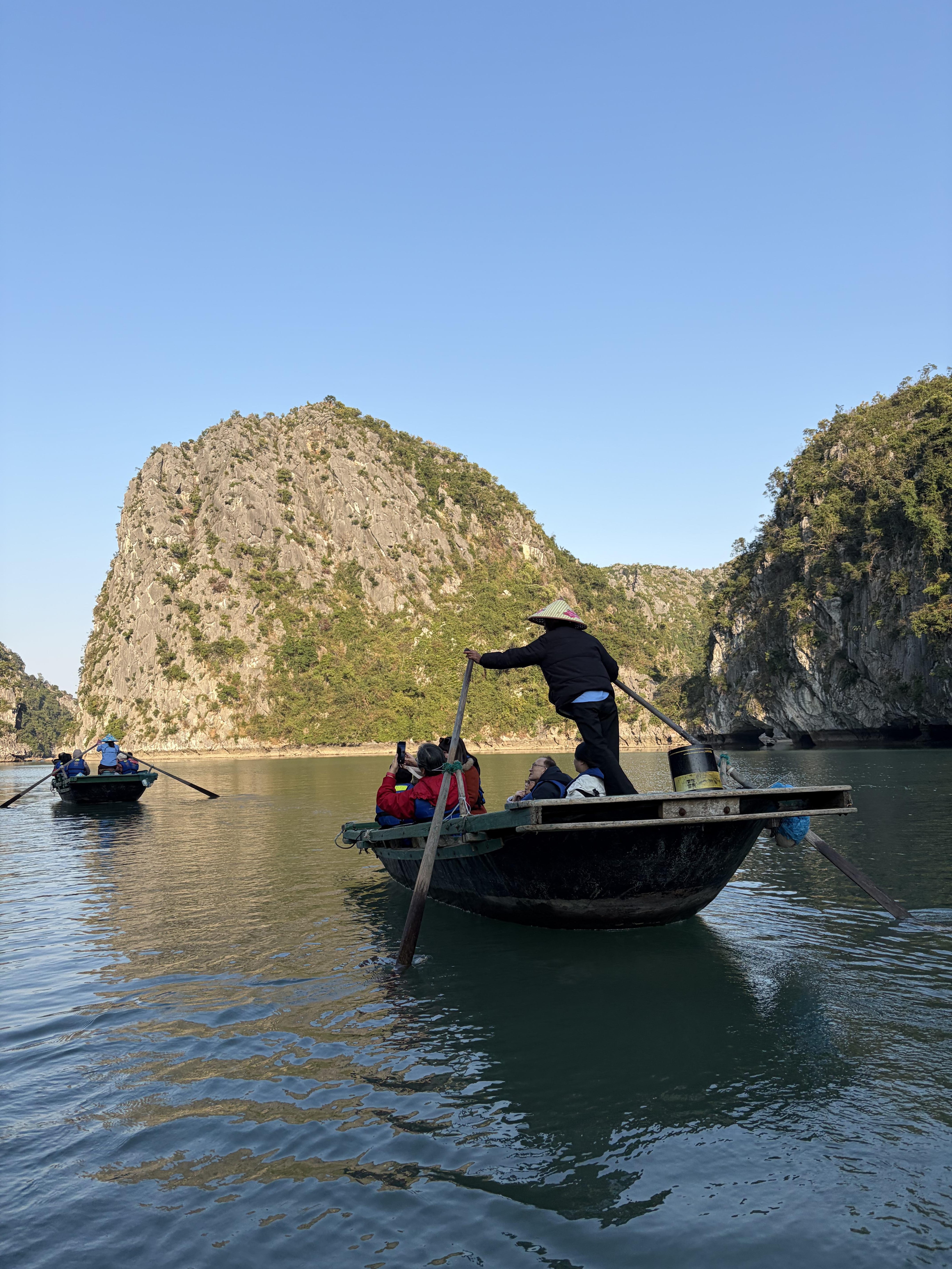 Grotte lumineuse de la baie de Ha Long