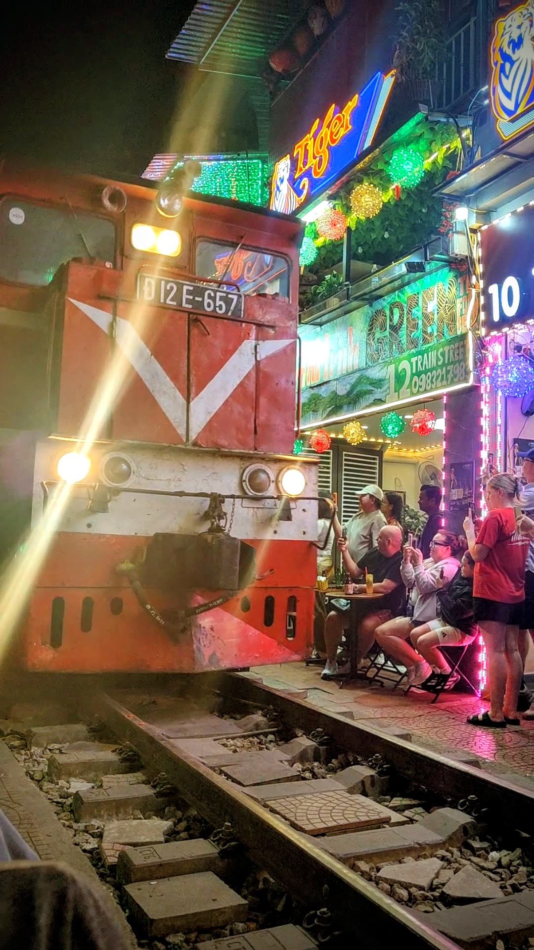 Train Street de nuit